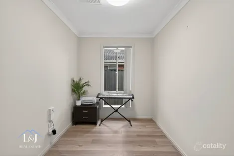 Property photo of 12 Chestnut Chase Pakenham VIC 3810