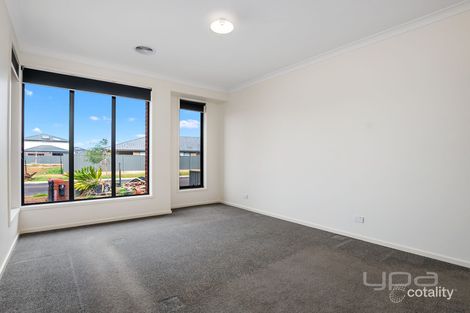 Property photo of 20 Sandygate Circuit Strathtulloh VIC 3338