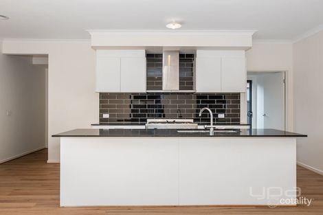 Property photo of 20 Sandygate Circuit Strathtulloh VIC 3338