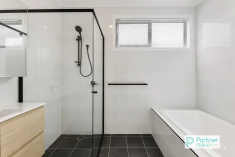 Property photo of 2/27 Hilda Lane South Tamworth NSW 2340