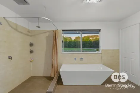 Property photo of 52 Nunnagine Circle Roelands WA 6226