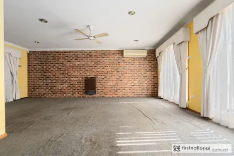 Property photo of 40 Miriyan Drive Kelso NSW 2795