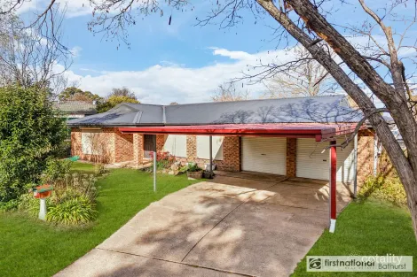 Property photo of 40 Miriyan Drive Kelso NSW 2795