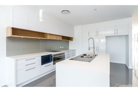 Property photo of 2/24 Drake Avenue Paradise Point QLD 4216