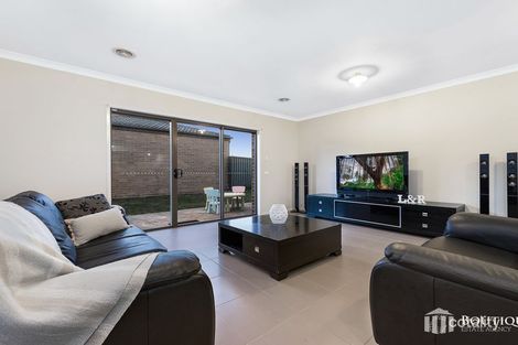 Property photo of 42 Kindred Avenue Cranbourne North VIC 3977
