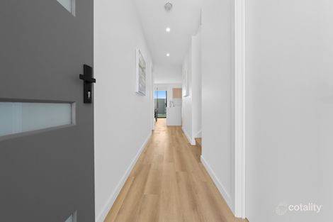 Property photo of 15 Lowline Way Wollert VIC 3750