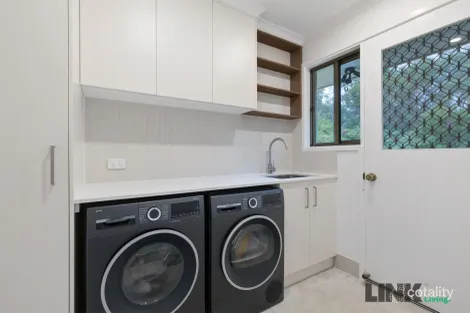 Property photo of 104 Donnington Street Carindale QLD 4152