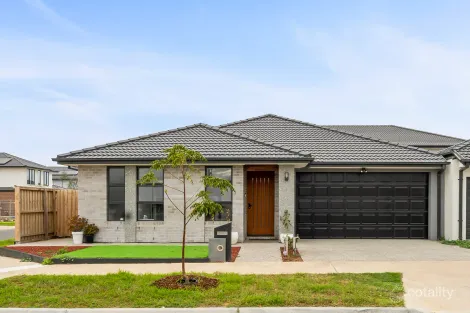 Property photo of 1 Ebb Drive Tarneit VIC 3029