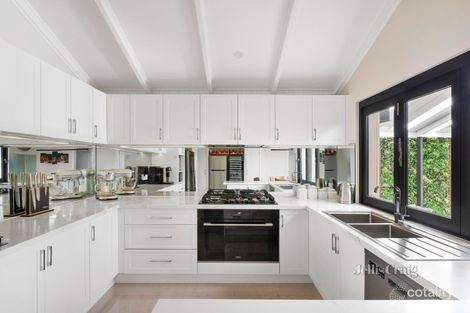 Property photo of 10 Emmerson Court Mill Park VIC 3082