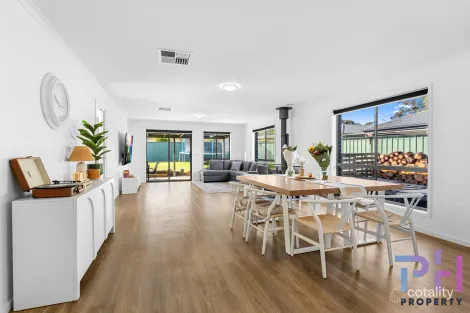Property photo of 13 Loriini Place Kangaroo Flat VIC 3555