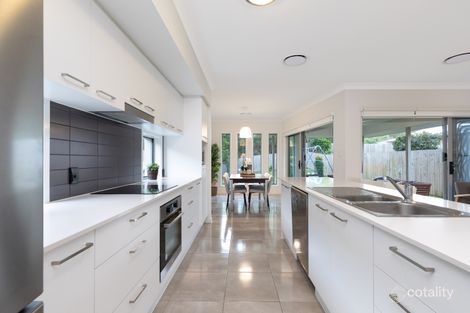 Property photo of 6 Pine Place Upper Kedron QLD 4055