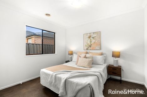 Property photo of 33 Kinglake Drive Manor Lakes VIC 3024