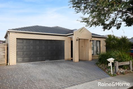 Property photo of 33 Kinglake Drive Manor Lakes VIC 3024