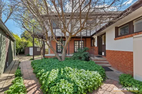 Property photo of 2 Ulverstone Street Lyons ACT 2606