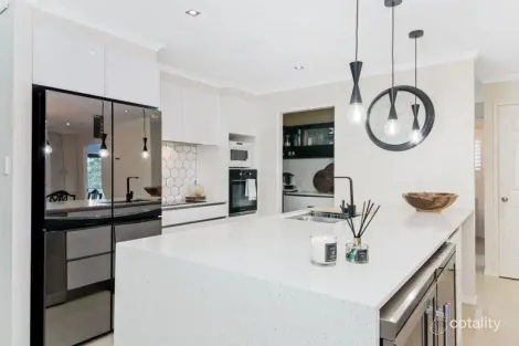 Property photo of 8 Ridgewood Street Burnside QLD 4560