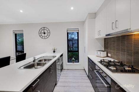 Property photo of 27 Rush Lily Drive Officer VIC 3809