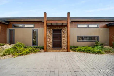 1a Jerrara Dr, East Jindabyne, NSW 2627