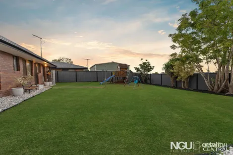 Property photo of 12 Ashvale Street Flinders View QLD 4305