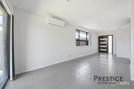 Property photo of 37 Glory Loop Catherine Field NSW 2557