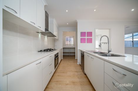 Property photo of 8 Springleaf Avenue Clyde North VIC 3978