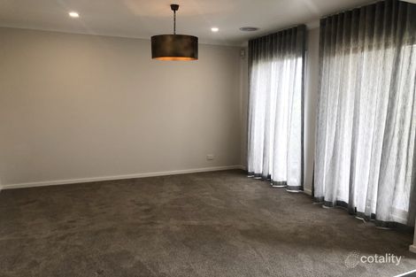 Property photo of 30 Whiteleaf Drive Mickleham VIC 3064