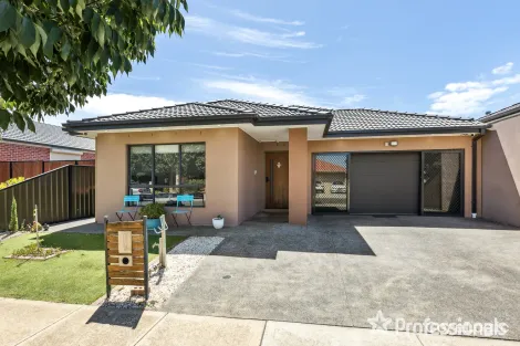 Property photo of 18 Caro Way Fraser Rise VIC 3336