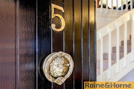 Property photo of 5 Cameron Place Figtree NSW 2525