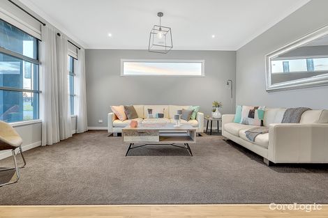 Property photo of 25 Newmarket Parade Mickleham VIC 3064