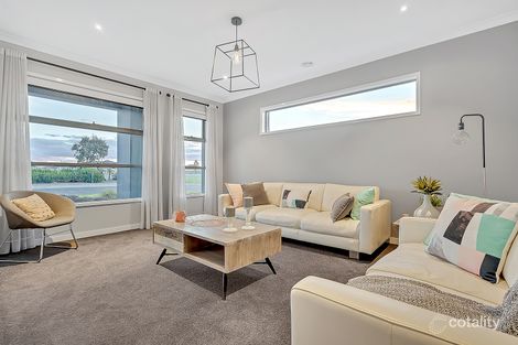 Property photo of 25 Newmarket Parade Mickleham VIC 3064