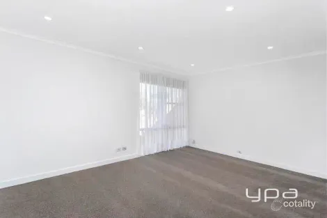 Property photo of 3 Lyndhurst Road Gladstone Park VIC 3043