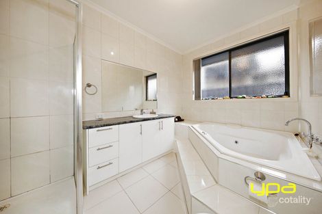 Property photo of 29 Dobell Crescent Caroline Springs VIC 3023