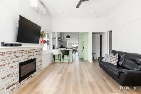 Property photo of 18 Sixth Avenue Rosebud VIC 3939