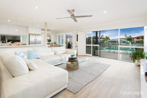 Property photo of 17 Vaggelas Crescent Biggera Waters QLD 4216
