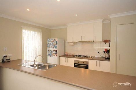 Property photo of 9 Arinya Close Ascot VIC 3551