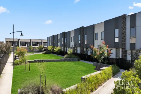 Property photo of 13 Cerulean Walk Craigieburn VIC 3064