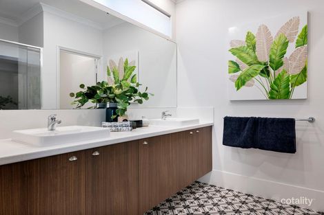 Property photo of 21 Cedarleaf Entrance Treeby WA 6164