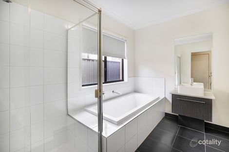 Property photo of 11 Lusitano Way Clyde North VIC 3978