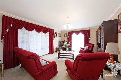 Property photo of 12 Moya Close Endeavour Hills VIC 3802