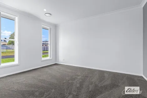 Property photo of 2 Sundara Close Taree NSW 2430