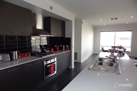 Property photo of 4 Fairhaven Boulevard Craigieburn VIC 3064