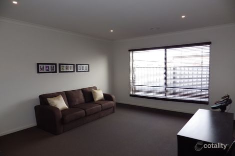 Property photo of 4 Fairhaven Boulevard Craigieburn VIC 3064
