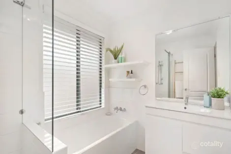 Property photo of 2 Parlah Close Mount Hutton NSW 2290