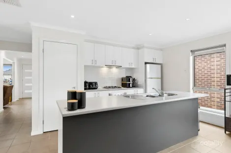 Property photo of 27 Springwater Drive Lara VIC 3212