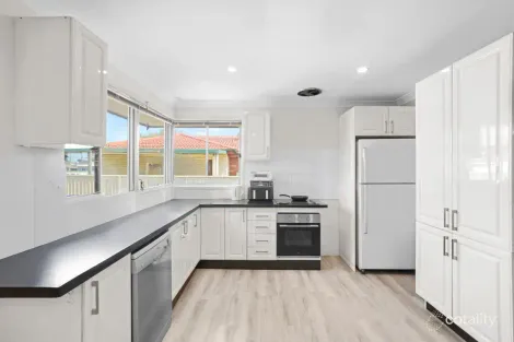 Property photo of 5 Hendren Place Colyton NSW 2760