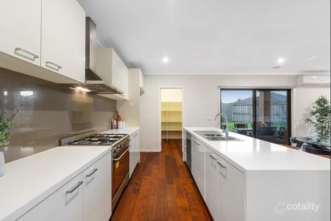 Property photo of 10 Penelope Close Cranbourne North VIC 3977
