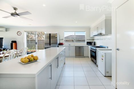 Property photo of 12 Vanessa Circuit Pakenham VIC 3810