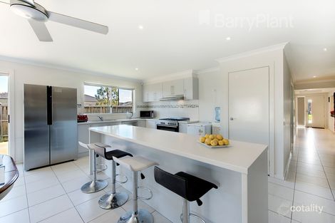 Property photo of 12 Vanessa Circuit Pakenham VIC 3810
