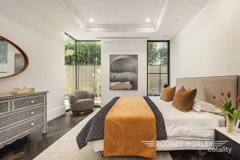 Property photo of 2/547 Toorak Road Toorak VIC 3142