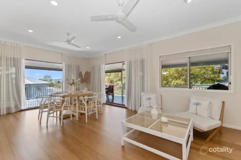 Property photo of 10 Kensington Court Castle Hill QLD 4810