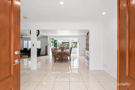 Property photo of 7 Caithness Court Bundall QLD 4217